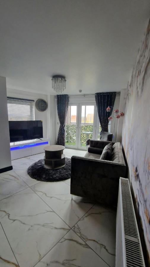 Two Bed Apartment With Balcony Slough,Windsor,Legoland 外观 照片